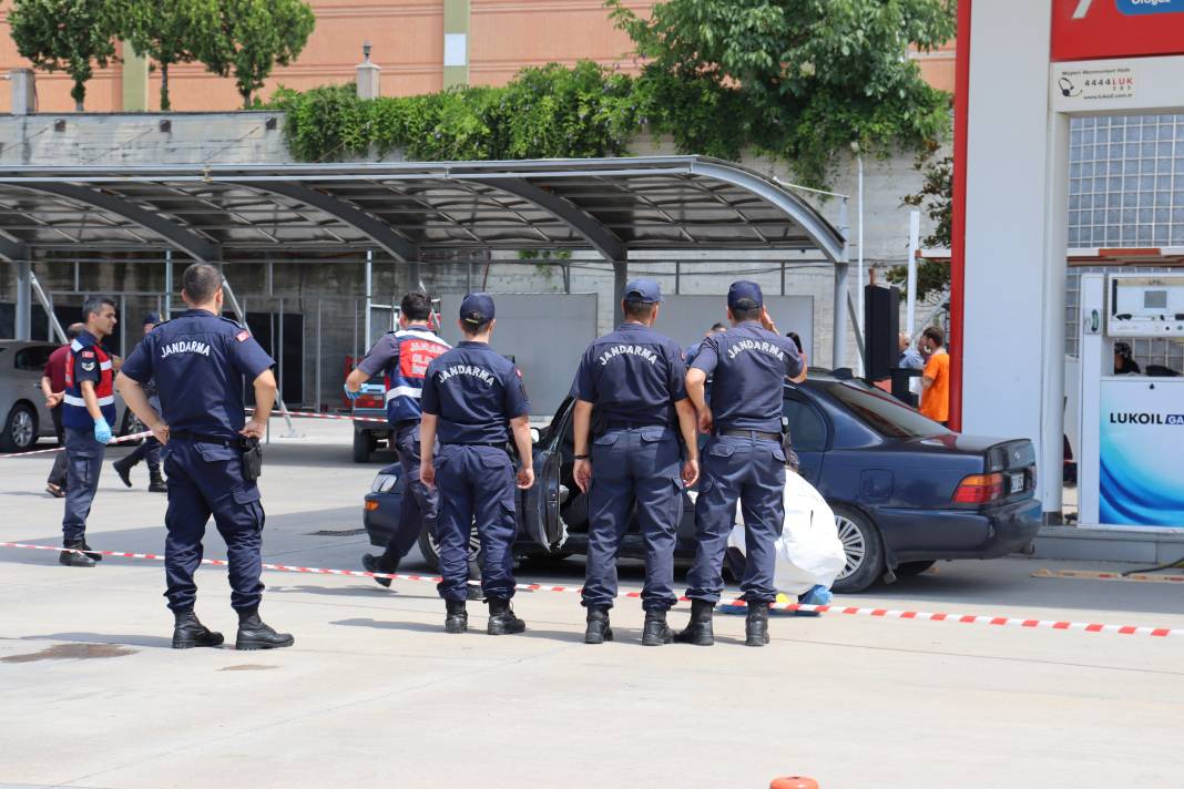 Öfkeli baba, 1 ay önce kaçarak evlenen kızını ve damadını vurdu 3